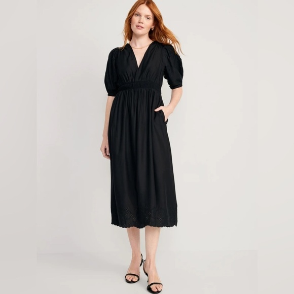 NWT! Black Waist-Defined V-Neck Shirred Midi Dress - Multiple Sizes 💛 - Picture 1 of 8